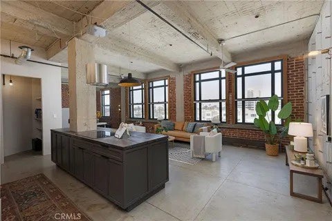 Building Photo - 100 W 5th St