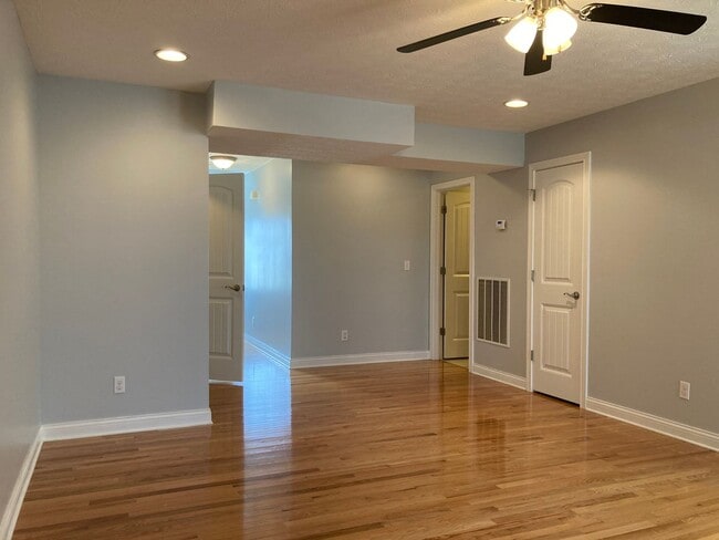 Building Photo - 141 Twin Lakes Dr