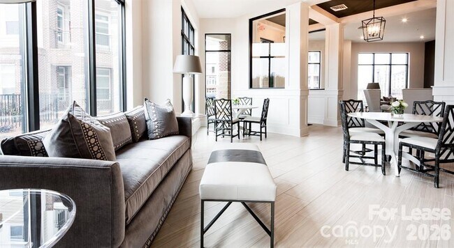 Building Photo - 16408 Holly Crest Ln