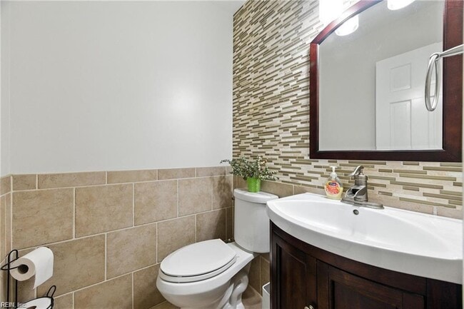 Building Photo - 707 Lipton Dr