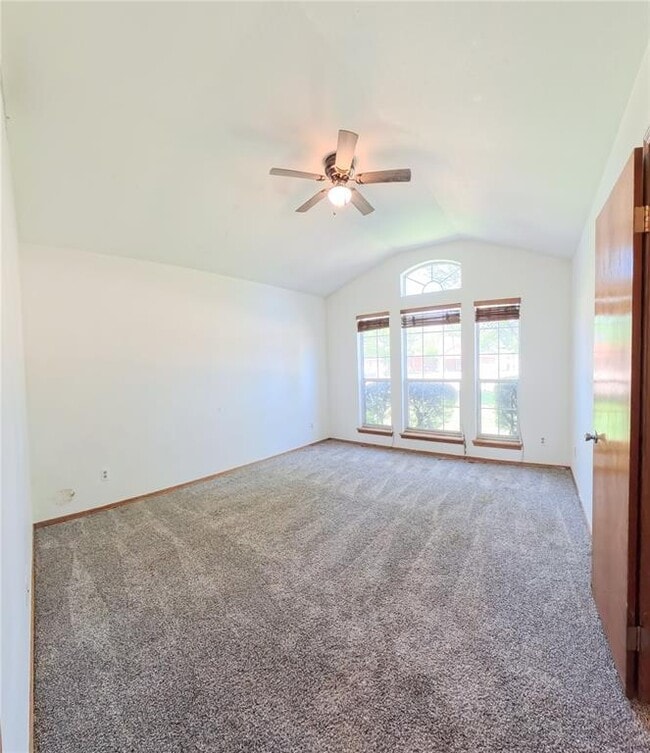Building Photo - 504 Quail Run N