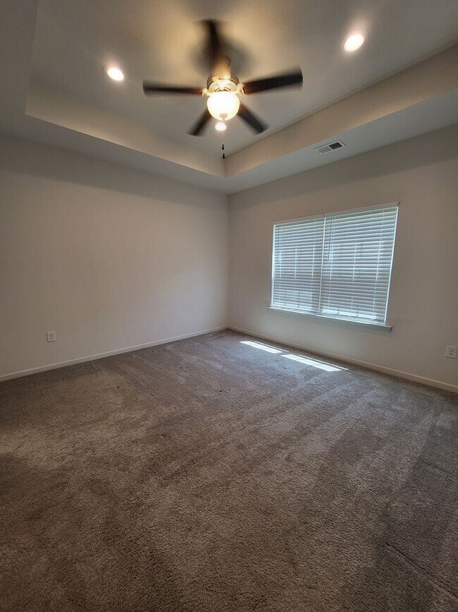Building Photo - Cute, Well Maintained, Ranch Close to Mountain Island Lake