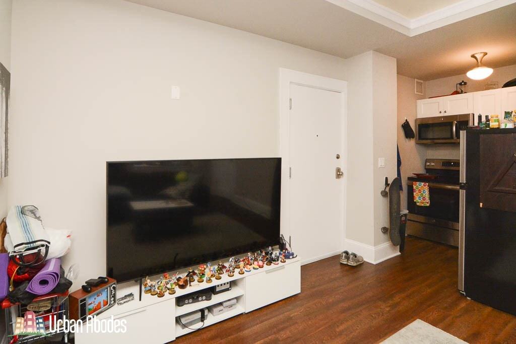 Building Photo - 818 W Lakeside Pl