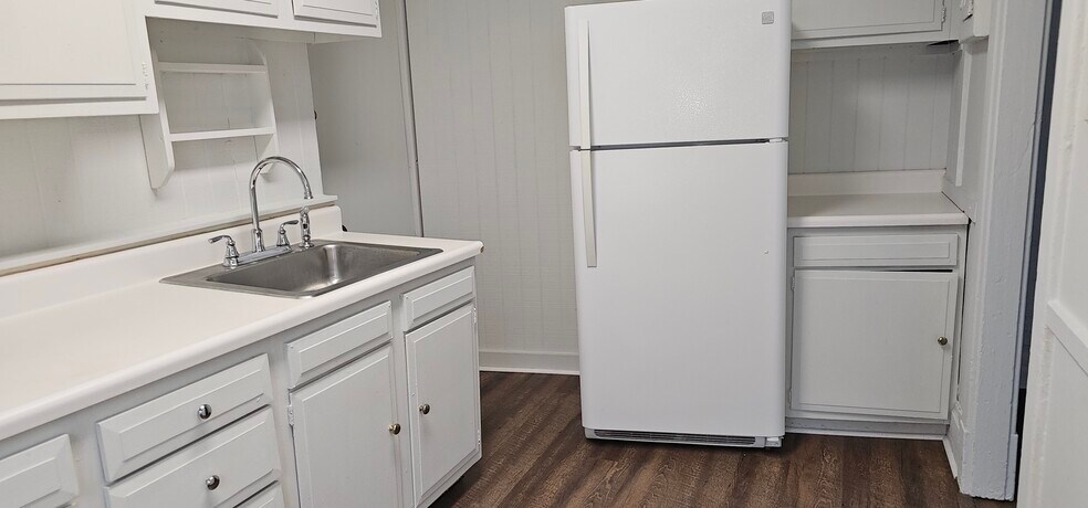 Kitchen - 2370 Eldridge St