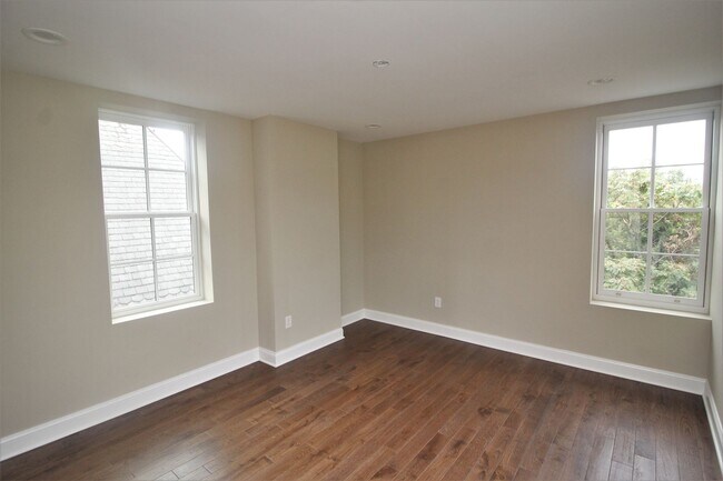 Building Photo - 213 Wilson St