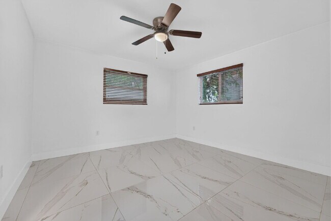 Building Photo - 3147 SW 24th St
