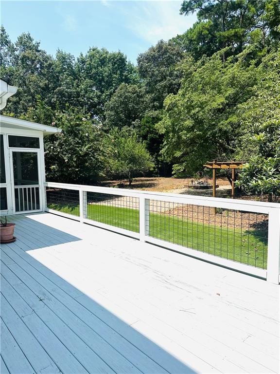 Building Photo - 811 Valley Dr