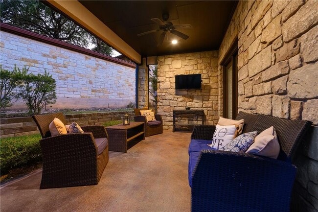 Building Photo - 110 Oak Glen Cove