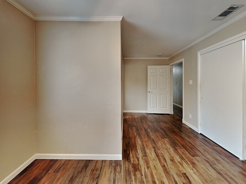 Building Photo - 1414 Record Crossing Rd