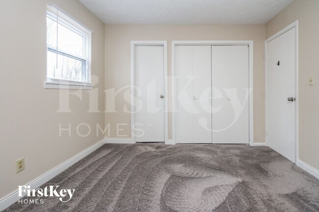 Building Photo - 1426 Moores Manor