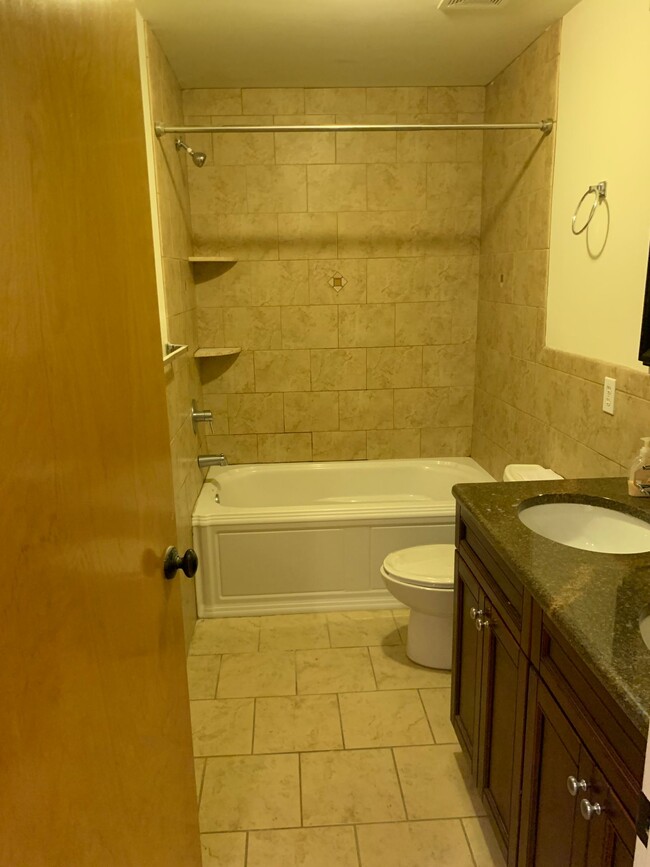 Building Photo - Beautiful 2 Bedroom