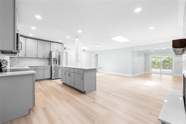 Building Photo - 4811 Juanita Way S