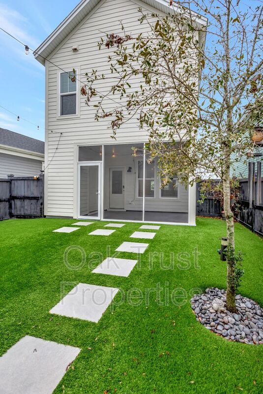 Building Photo - 3 Clearblue Lp