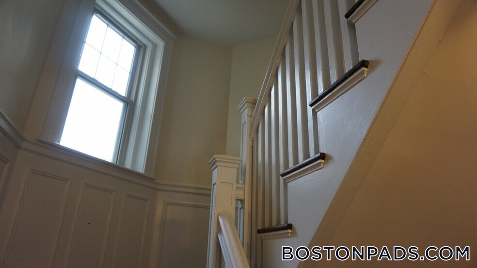 Building Photo - 29 Commonwealth Terrace