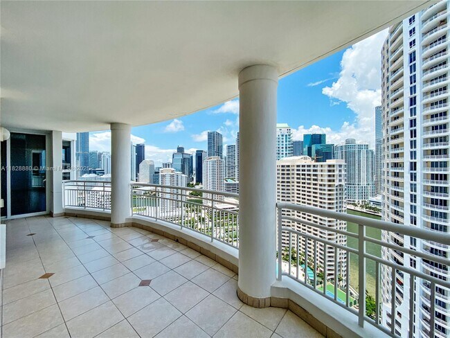 Building Photo - 808 Brickell Key Dr