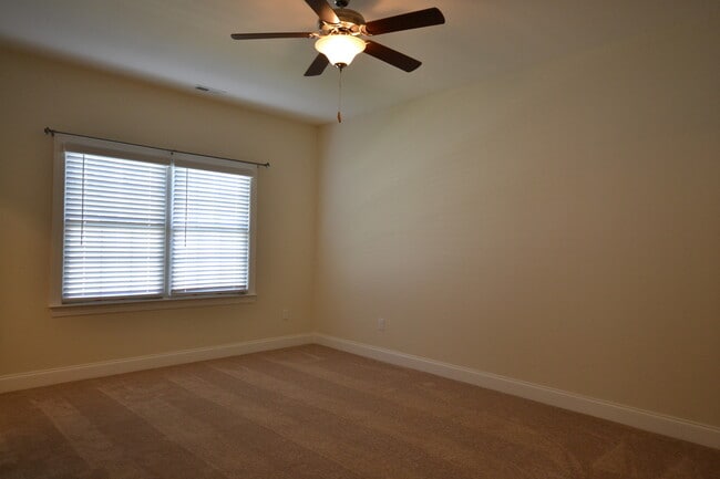 Building Photo - Luxury Paired Home