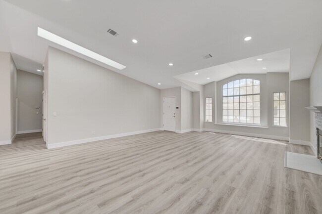 Building Photo - Remodeled Single Story, 4 Bedroom Home in Desert Shores