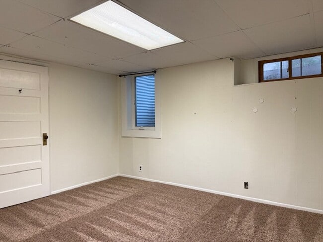 Building Photo - House For Lease