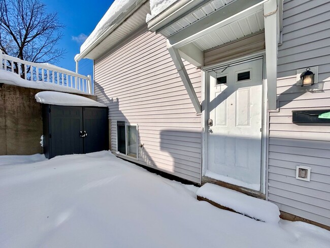 Building Photo - 4 Bedroom 2 Story Home in Northeast GR!