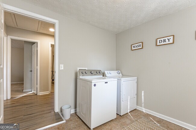 Building Photo - 196 Etowah Dr