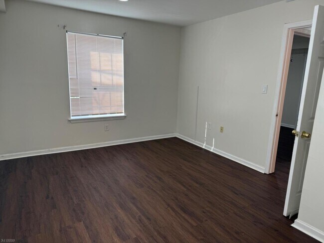 Building Photo - 751 Summer Ave