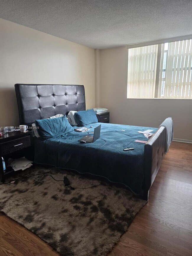 Building Photo - 1833 S Ocean Dr