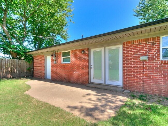 Building Photo - 212 S Mercedes Dr