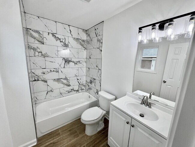 Building Photo - 581 Gilleas Rd