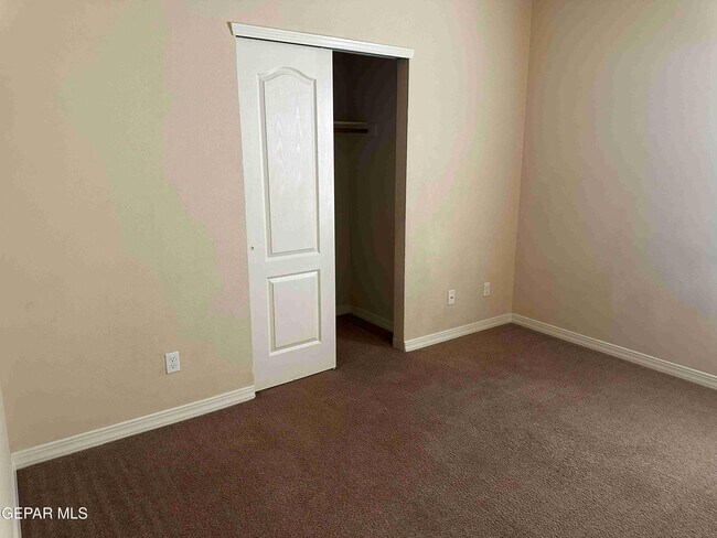 Building Photo - 14712 Far View Ct