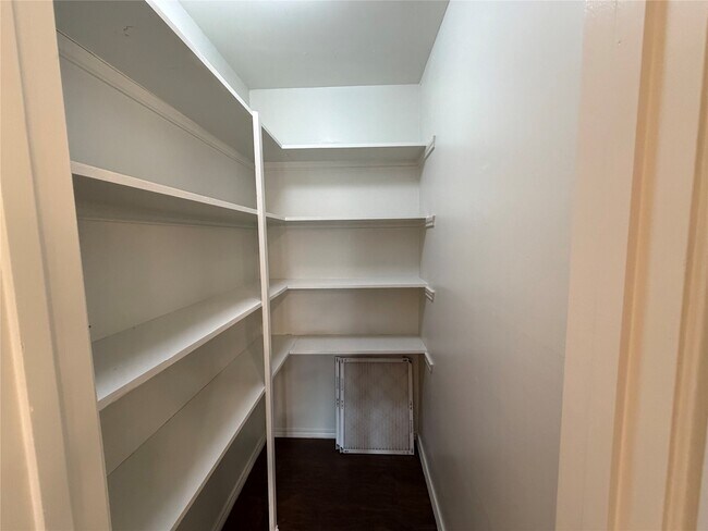 Building Photo - 9215 Loren Ln