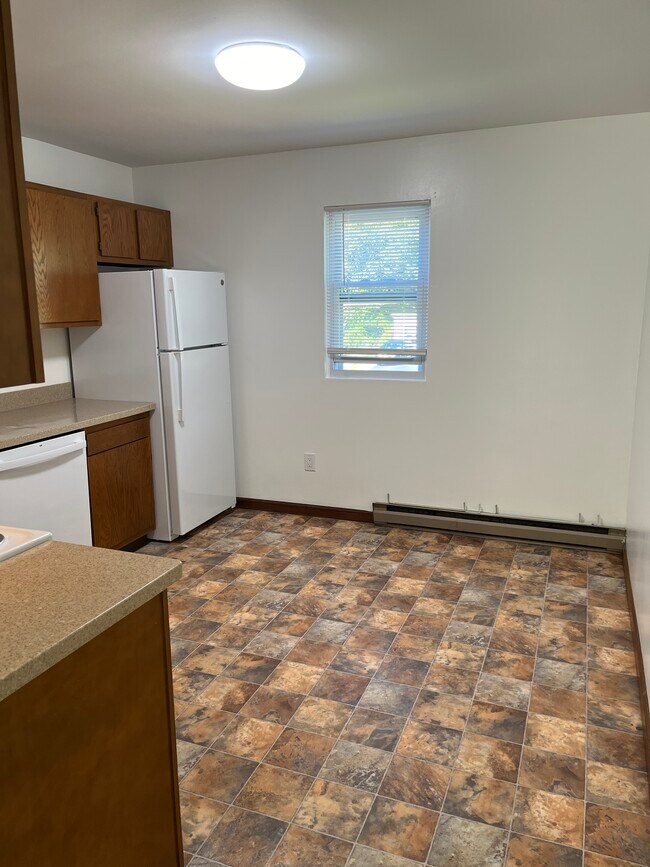 Kitchen with all new appliances - 34 Beacon Rd