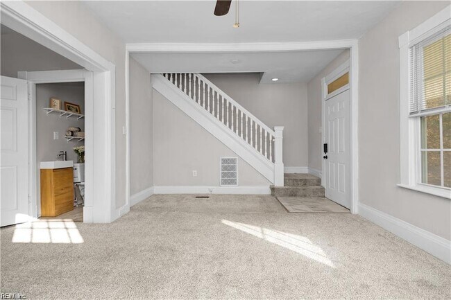 Building Photo - 868 W 36th St