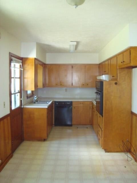 Building Photo - 3 Bedroom 2 Bath Home available!