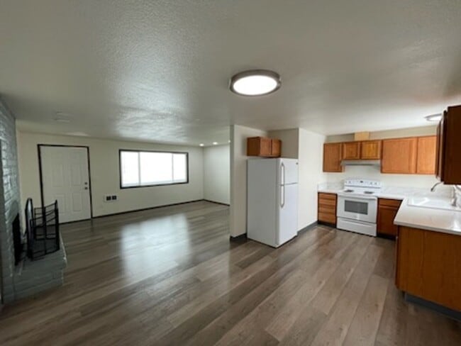 Building Photo - Newly Remodeled 3 Bedroom 1 Bathroom Ranch...