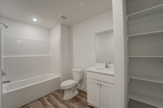 Building Photo - 139 S Maroon Ave