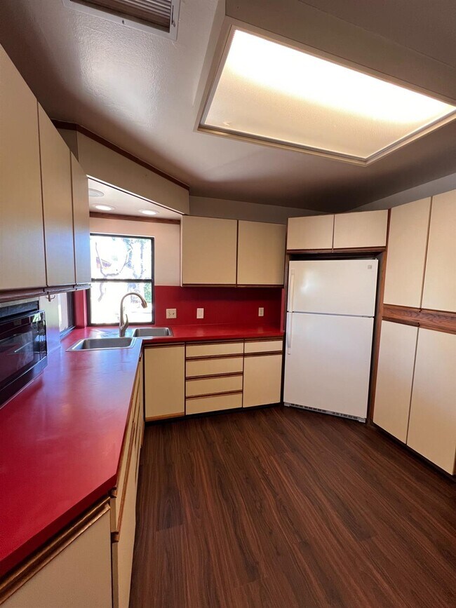 Building Photo - 3402 E Weldon Ave