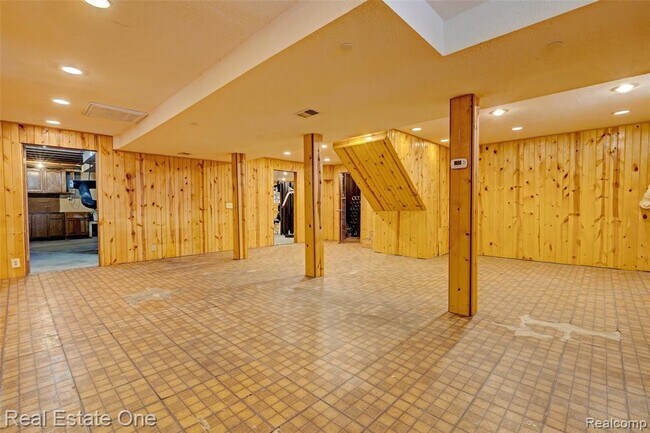 Building Photo - 5307 Metamora Rd