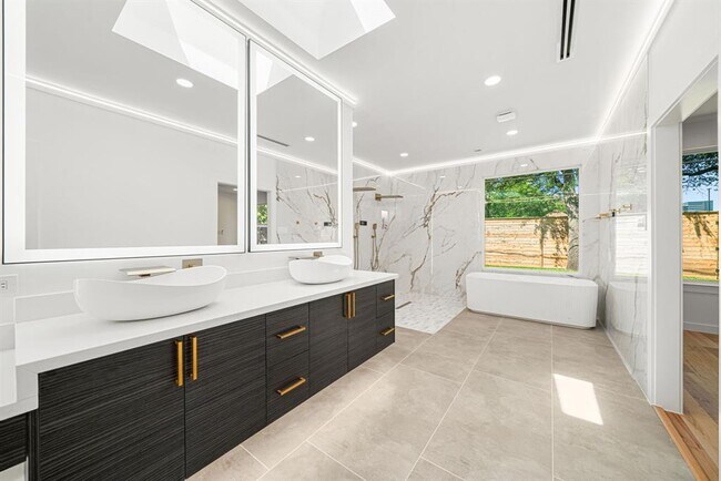 Building Photo - 2506 Briarbrook Dr