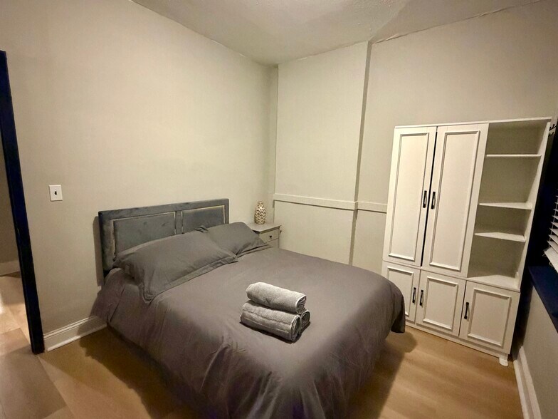 Building Photo - 3235 Itaska St