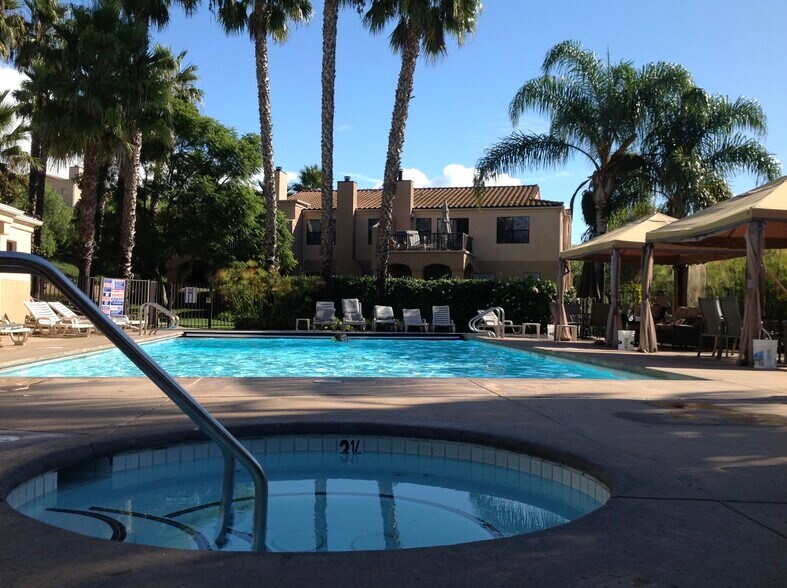 Community pool with "Jacuzzi" & cabanas - 380 Greendale Ct