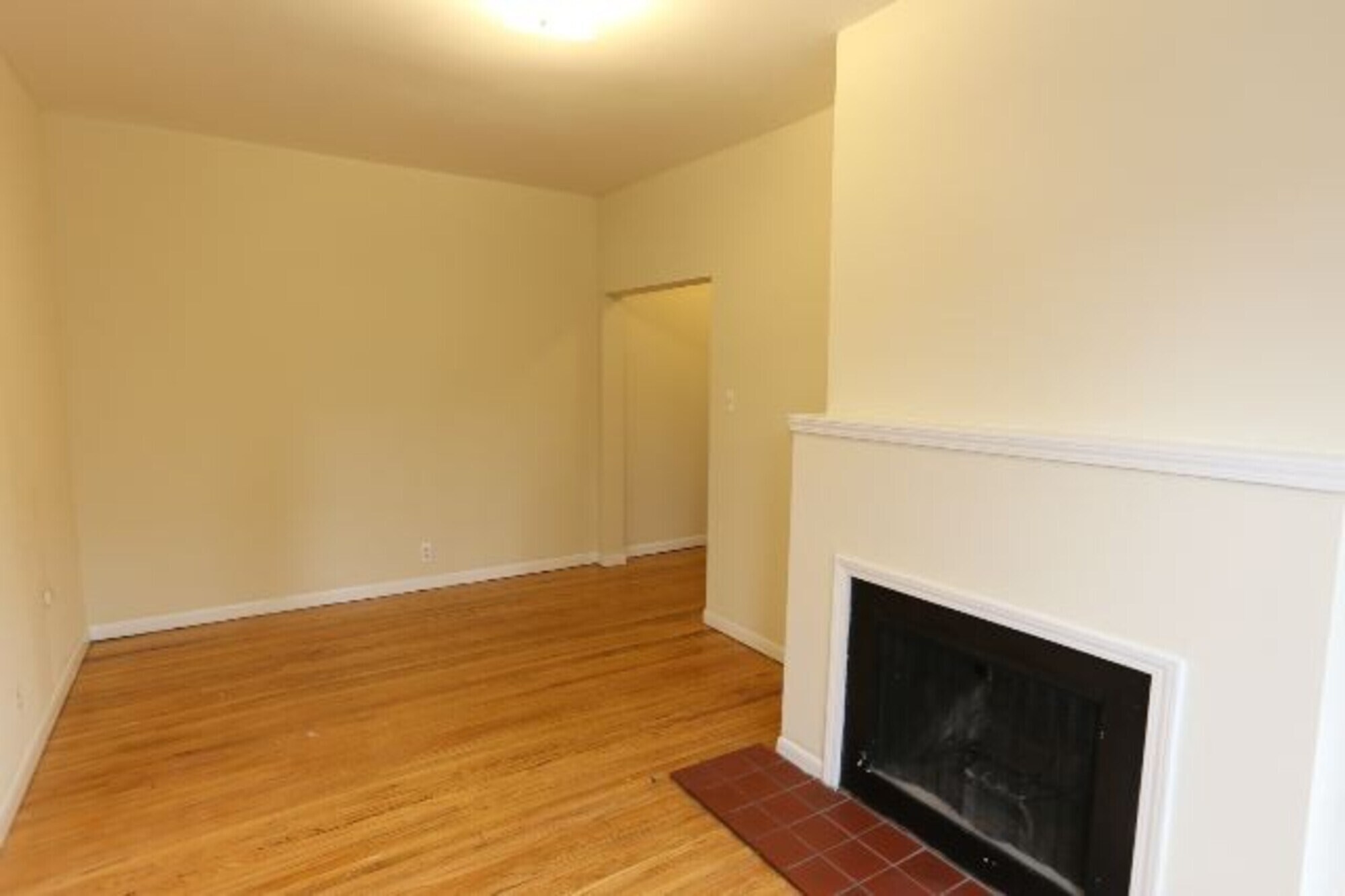 Building Photo - 644 W Barry Ave