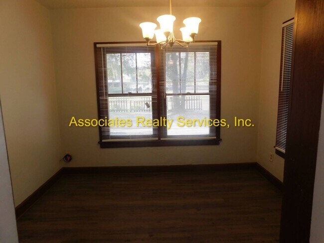 Building Photo - Bevis-991