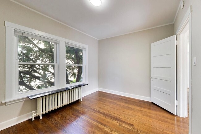Building Photo - 2611 Eastwood Ave