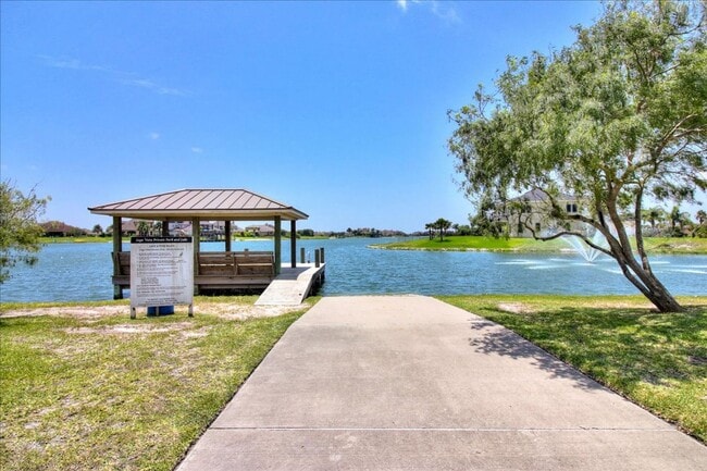 Building Photo - 6241 Lago Vista Dr