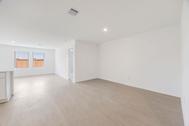 Building Photo - 25625 Rose Creek Dr
