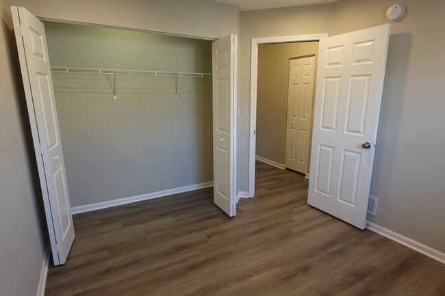Building Photo - 1136 N Claremont Dr