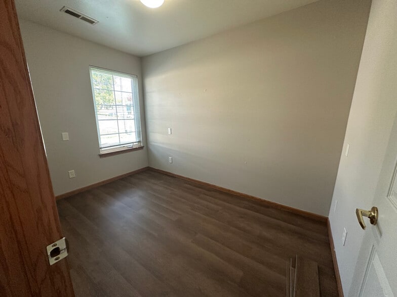 Building Photo - 440 4th Ave