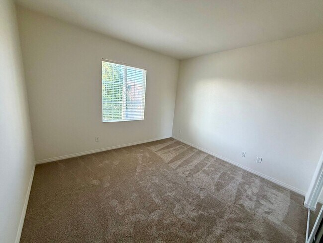 Building Photo - Beautiful 4bd 2.5ba  Murrieta Home with large yard!