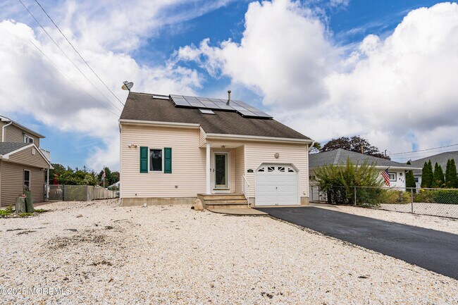 Building Photo - 410 Hemlock Dr