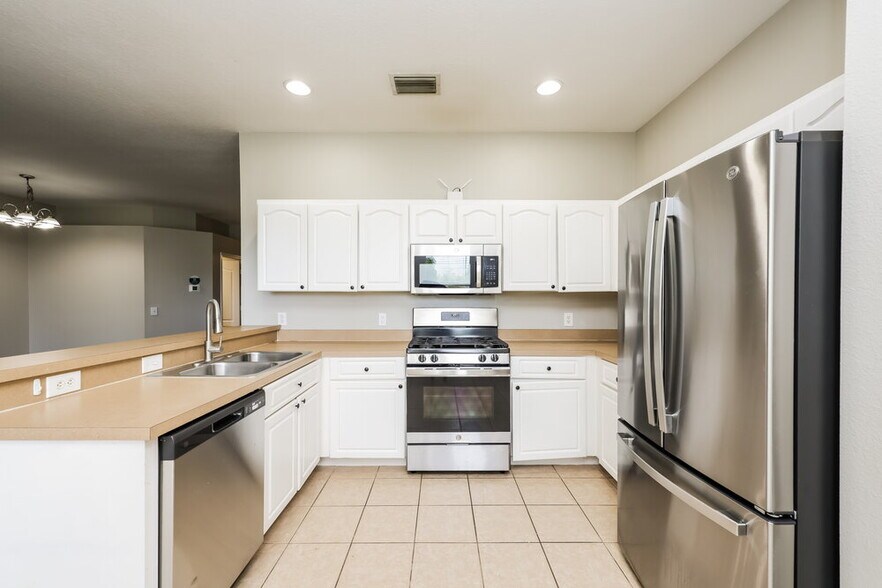 Building Photo - 6748 Monarch Park Dr